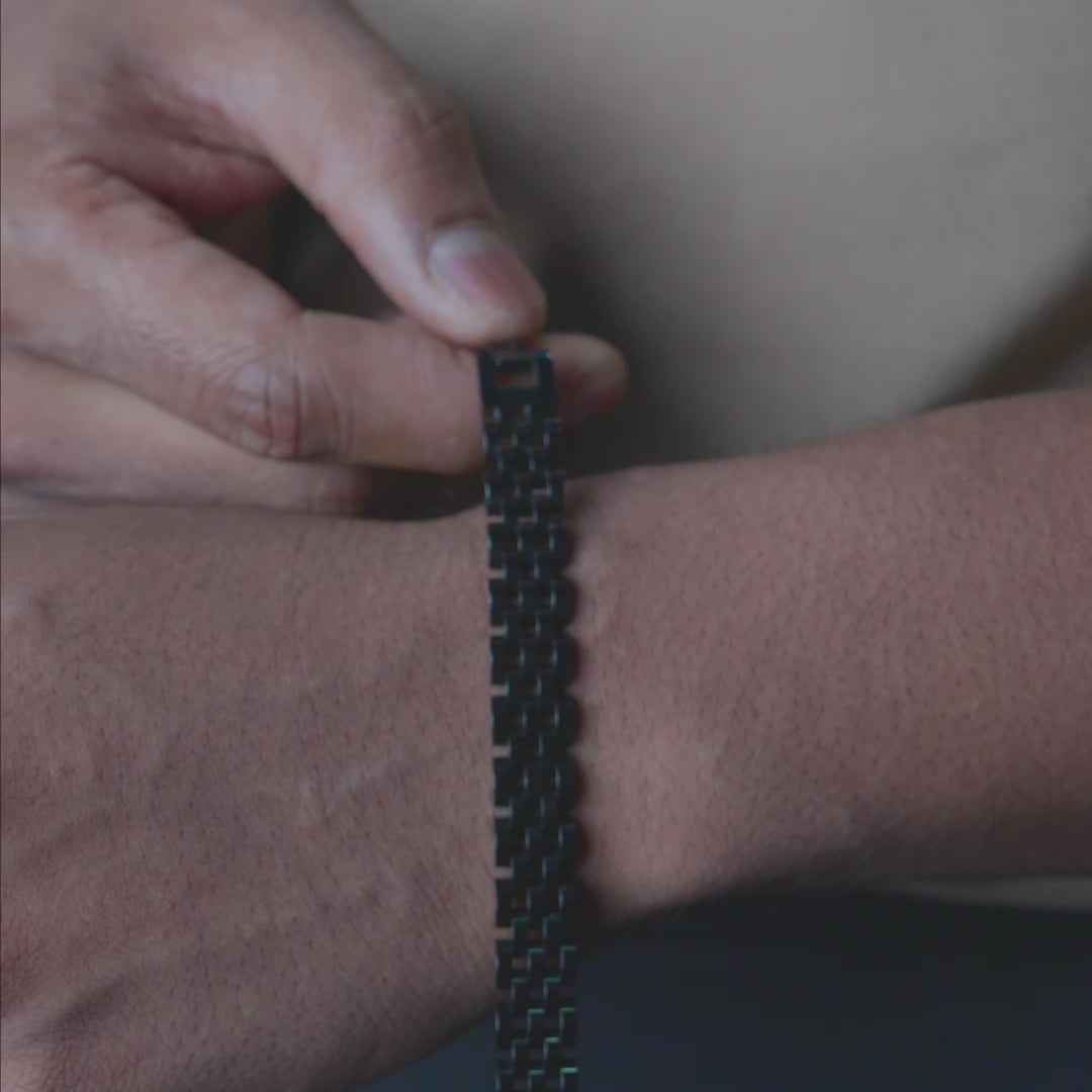 sleek black chain bracelet,